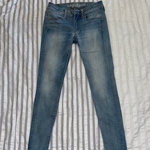 American Eagle, Women's light wash blue jeans, Size 2 - short, stetch